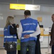 Aereo GermanWings, familiari attendono notizie all'aeroporto di Barcellona FOTO16