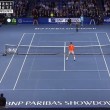VIDEO YouTube, bambino fa il pallonetto a Roger Federer