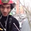 VIDEO YouTube: Mattia Calise, consigliere M5s Milano sale su alberi per impedire abbattimento2