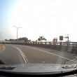Taiwan, motociclista cambia corsia: scontro frontale con un'auto02