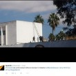I visitatori presi in ostaggio al museo Bardo (foto Twitter)