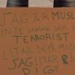 VIDEO YouTube: "Sono musulmano: abbracciami”. Esperimento sociale in strada a Stoccolma7