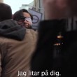 VIDEO YouTube: "Sono musulmano: abbracciami”. Esperimento sociale in strada a Stoccolma6