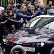 Camorra, 50 fermi a Napoli: familiari salutano arrestati