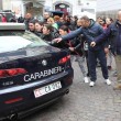 Camorra, 50 fermi a Napoli: familiari salutano arrestati03