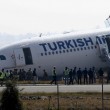 VIDEO YouTube, aereo Turkish Airlines finisce fuori pista a Katmandu 04