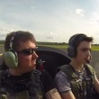 VIDEO YouTube: manovre acrobatiche con aereo, pilota spaventa amici a bordo 3