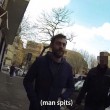 Giornalisti ebrei camminano nelle città europee con la kippah. Insulti e sputi