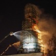 Russia, Mosca. Spento incendio monastero Novodevichy07