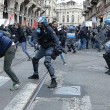 VIDEO YouTube: Torino, "Mai con Salvini". Scontri manifestanti-polizia FOTO4