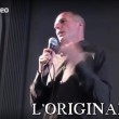 VIDEO YouTube: Varoufakis, dito medio fake. Ecco come è stato creato9