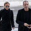 Yanis Varoufakis, ministro delle Finanze, con la moglie Danae Stratou (LaPresse)