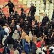 Belgrado, derby Partizan-Stella Rossa: scontri, 50 feriti e 40 arresti4