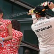 Lewis Hamilton champagne contro hostess Gesto sessista, chieda scusa (4)