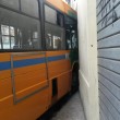 Ancona, autobus si schianta contro un muro: 18 feriti 2
