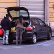 Bergamo, signora vende cibo dal bagagliaio dell'auto 03