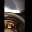 VIDEO YouTube. Illinois: filma dall'auto il tornado, poi scappa via4
