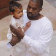 Kim Kardashian e Kanye West a Gerusalemme per battesimo North West03