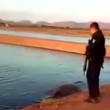 VIDEO YouTube: Messico, poliziotto spara col mitra a coccodrillo e rischia condanna 05
