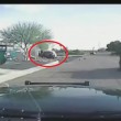 VIDEO YouTube - Auto polizia insegue criminale, accelera e lo investe5