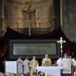 Sindone, in migliaia nel Duomo di Torino per messa ostensione09