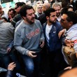 Matteo Salvini a Livorno: contestatori lanciano uova. Lui: "Sfigati"4