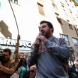 Matteo Salvini a Livorno: contestatori lanciano uova. Lui: "Sfigati"12