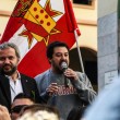 Matteo Salvini a Livorno: contestatori lanciano uova. Lui: "Sfigati"08