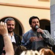 Matteo Salvini a Livorno: contestatori lanciano uova. Lui: "Sfigati"07