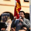 Matteo Salvini a Livorno: contestatori lanciano uova. Lui: "Sfigati"05