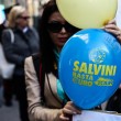 Matteo Salvini a Livorno: contestatori lanciano uova. Lui: "Sfigati"21