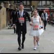 Laura Harvey e Paul Elliot si sposano durante Maratona Londra09