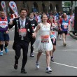 Laura Harvey e Paul Elliot si sposano durante Maratona Londra15