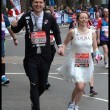Laura Harvey e Paul Elliot si sposano durante Maratona Londra6
