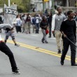 Baltimora, scontri con polizia dopo nero ucciso: 15 feriti, saccheggi e incendi02