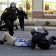 Baltimora, scontri con polizia dopo nero ucciso: 15 feriti, saccheggi e incendi24
