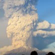 Cile, eruzione vulcano Calbuco: evacuate persone, allerta anche in Argentina08
