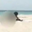 VIDEO YouTube - Sesso sulla spiaggia davanti ai bambini. Rischiano 15 anni di carcere 6