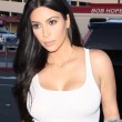 Kim Kardashian e l'abito aderente bianco FOTO 2
