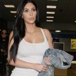 Kim Kardashian e l'abito aderente bianco FOTO 6