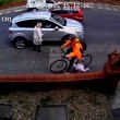 Gb, bimba di 3 anni trascinata da ciclista su marciapiede per 3 m