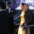 George Clooney e Amal Alamuddin in oro incantano i fan a Tokyo FOTO