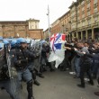 Bologna, Renzi contestato alla Festa dell'Unità. Lui: "Non mi spaventate06