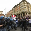 Bologna, Renzi contestato alla Festa dell'Unità. Lui: "Non mi spaventate07