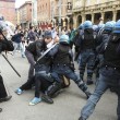 Bologna, Renzi contestato alla Festa dell'Unità. Lui: "Non mi spaventate09