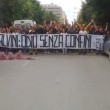 Matteo Salvini a Foggia, manifestanti lanciano fumogeni: polizia carica FOTO 2