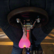 Bike Balls", la luce per bicicletta a forma di testicoli 02
