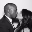 Kim Kardashian e Kanye West, bacio su Instagram per l'anniversario di nozze FOTO 3