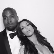 Kim Kardashian e Kanye West, bacio su Instagram per l'anniversario di nozze FOTO