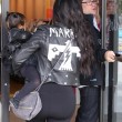 Kim Kardashian e figlia Nori "dark": tutte e 2 indossano giacca pelle nera18